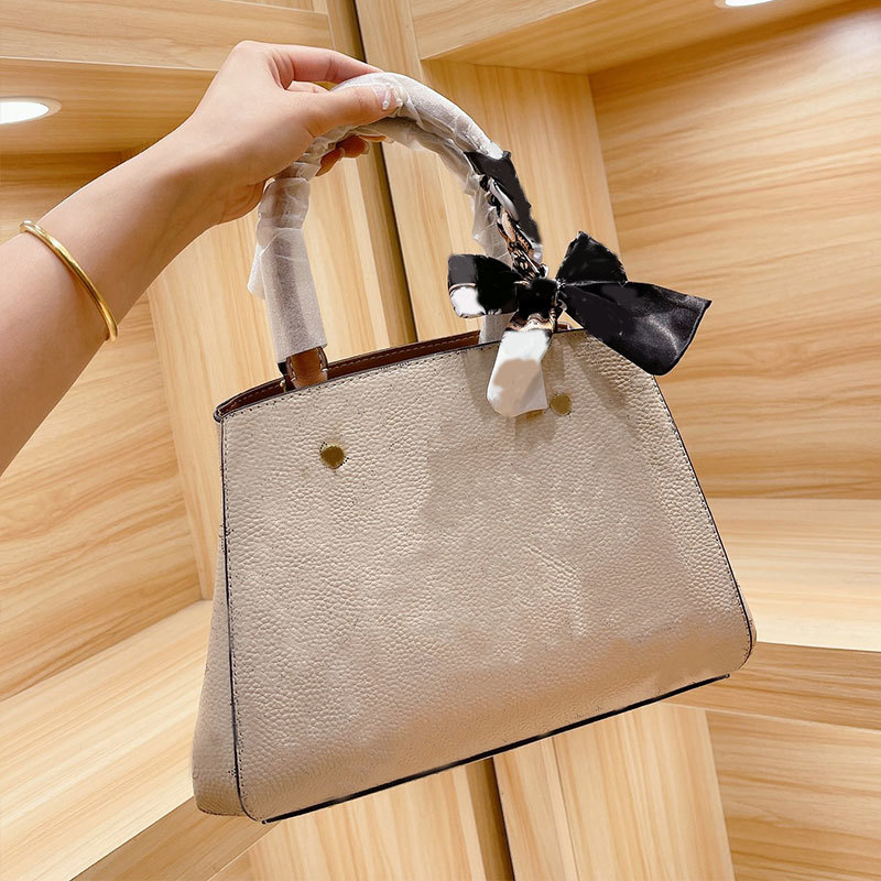 Handbag Women Luxurys Designers Bag 2021 Shoulder Bags Cowhide Leather Tote Cross Body Ajustable Strap Lager Capacity Fashion Letter Totes H, No bags;make up the difference
Handbag Women Luxurys Designers Bag 2021 Shoulder Bags Cowhide Leather Tote Cross Body Ajustable Strap Lager Capacity Fashion Letter Totes H, No bags;make up the difference