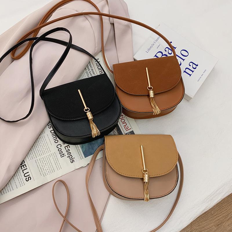 Evening Bags Women's Shoulder Black Brown Khaki Solid Color Simplicity Versatile Tassels Literature Single Messenger Bag
Evening Bags Women's Shoulder Black Brown Khaki Solid Color Simplicity Versatile Tassels Literature Single Messenger Bag