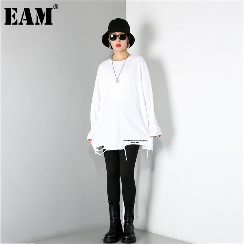 EAM Women Brief White Hole Big Size Personality Tshirt Round Neck Long Sleeve Fashion Spring Autumn 1DD1797 210406