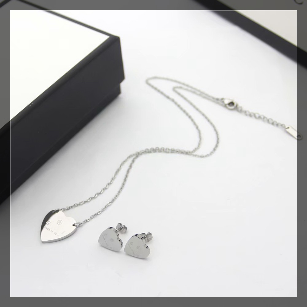 Europe America Fashion Jewelry Sets Lady Women Titanium steel Engraved G Initials Heart Pendant Necklace Bracelet Sets 3 Color, Silver
Europe America Fashion Jewelry Sets Lady Women Titanium steel Engraved G Initials Heart Pendant Necklace Bracelet Sets 3 Color, Silver