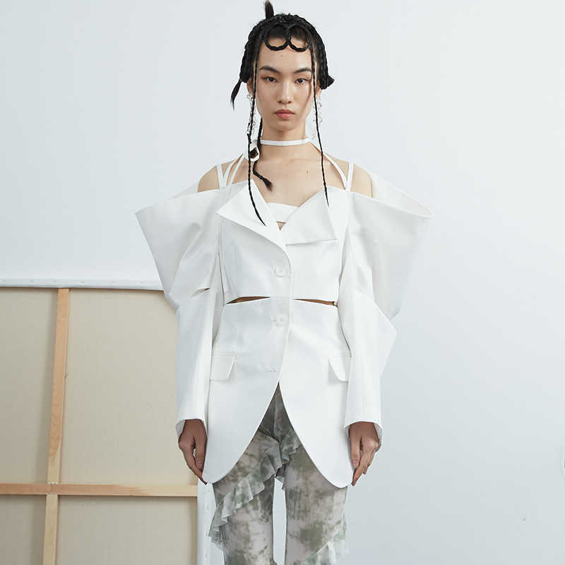 Design White Split Cape Bandage Full Notched Loose Suit Jacket Women 210615
Design White Split Cape Bandage Full Notched Loose Suit Jacket Women 210615