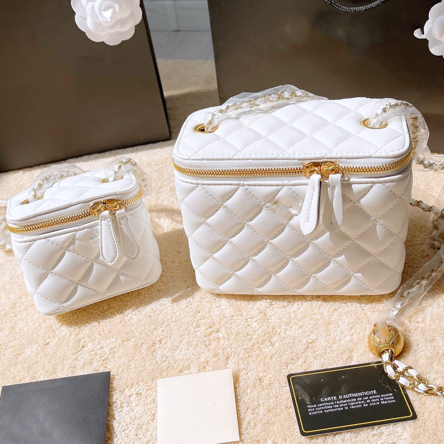 Luxurys Designers Bags Vanity Chain Gold Classic Pearl Crush Shoulder Crossbody Square Caviar Camera Cosmetic Case Hardware One-shoulder Messenger Bag
Luxurys Designers Bags Vanity Chain Gold Classic Pearl Crush Shoulder Crossbody Square Caviar Camera Cosmetic Case Hardware One-shoulder Messenger Bag