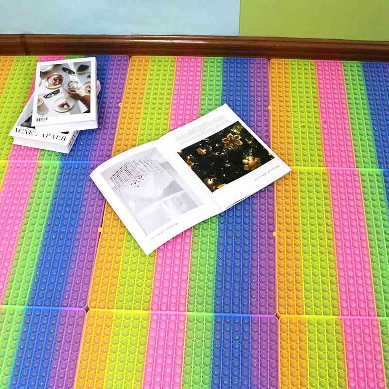 Large silicone toy rainbow camouflage children's desktop 40cm bubble chessboard rodent killing pioneer
Large silicone toy rainbow camouflage children's desktop 40cm bubble chessboard rodent killing pioneer