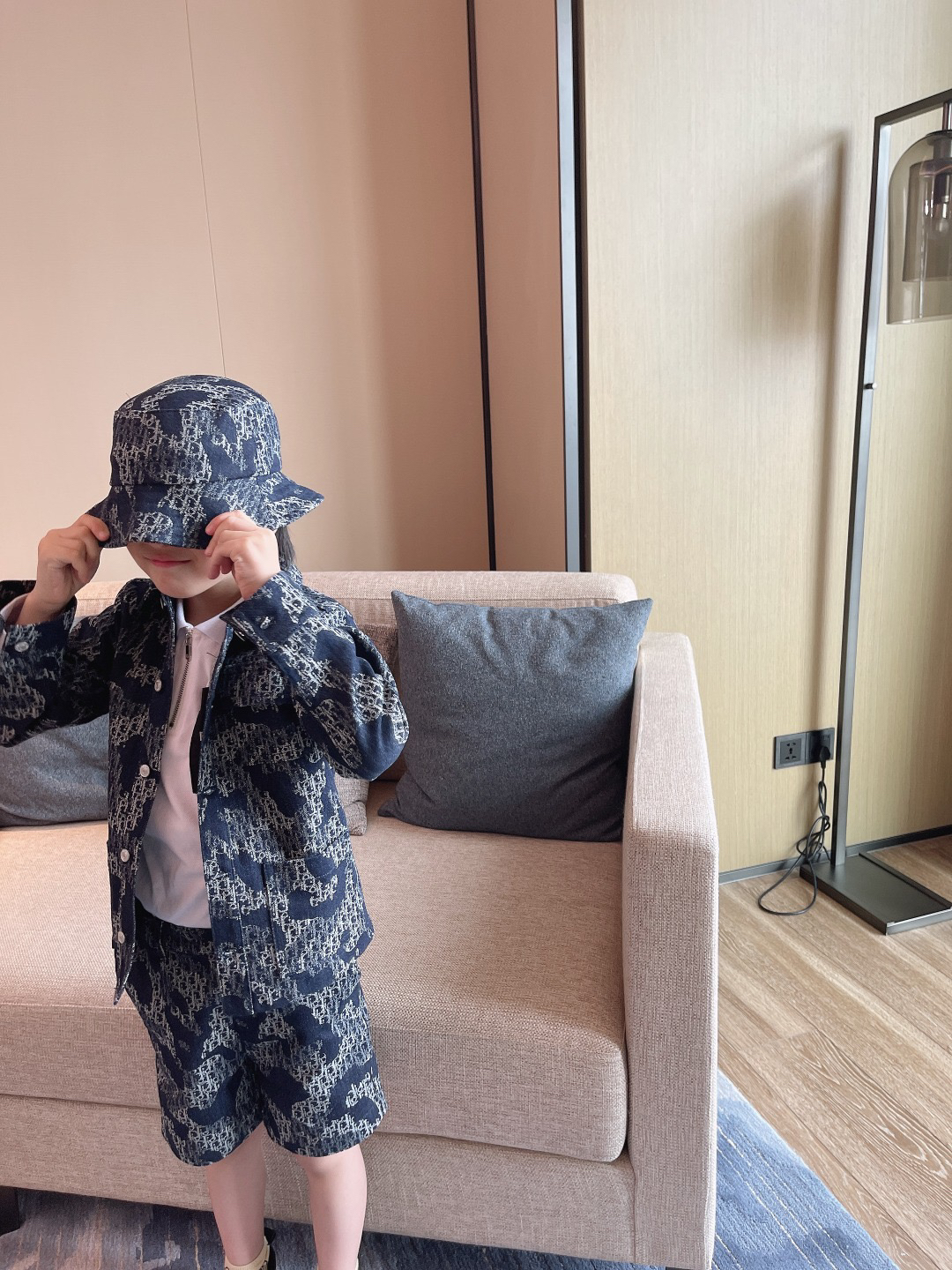 3pcs/set kids girls boys tracksuit autumn Children Denim Jacket +shorts+hat sportsuits Children Clothes Sets, As show
3pcs/set kids girls boys tracksuit autumn Children Denim Jacket +shorts+hat sportsuits Children Clothes Sets, As show