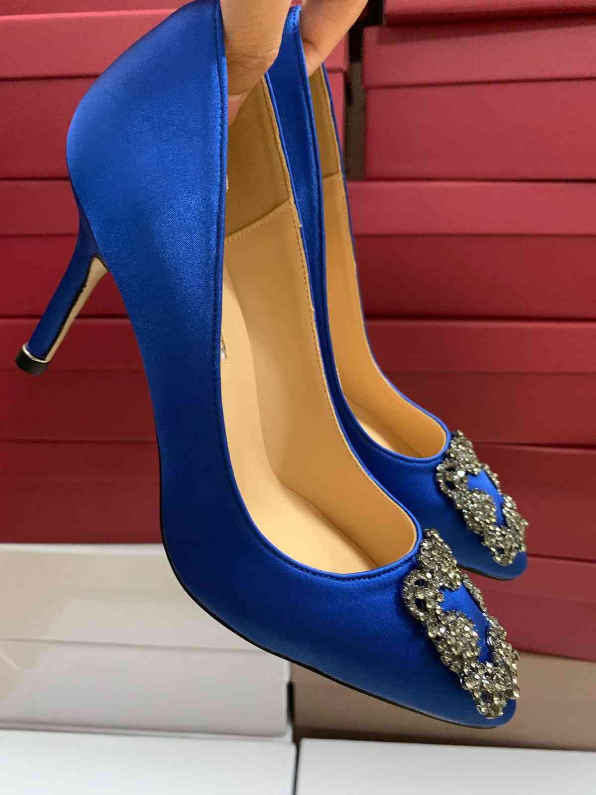 Dress shoes 2021 Fashion Women Luxery 10cm High Heels Sexy Wedding Silk Square Button Drill Genuine Leather Pointed Toe Shoes, Mb brand
Dress shoes 2021 Fashion Women Luxery 10cm High Heels Sexy Wedding Silk Square Button Drill Genuine Leather Pointed Toe Shoes, Mb brand