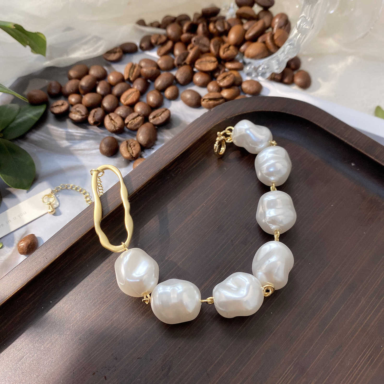 U-top Jewelry Style Bracelet Fashion Abnormity Big Pearl Personality Simple Net Red Temperament Hand Jewelry, Golden;silver
U-top Jewelry Style Bracelet Fashion Abnormity Big Pearl Personality Simple Net Red Temperament Hand Jewelry, Golden;silver