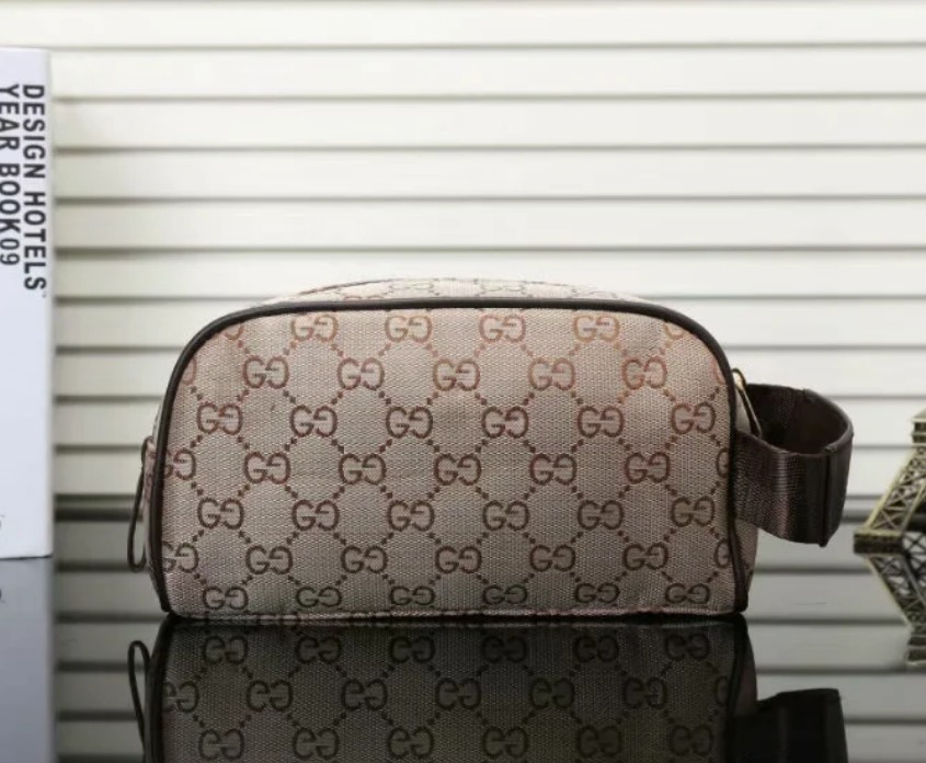 2021 High-end quality men travelling toilet bag fashion design women wash bag large capacity cosmetic bags makeup toiletry bag Pouch
2021 High-end quality men travelling toilet bag fashion design women wash bag large capacity cosmetic bags makeup toiletry bag Pouch