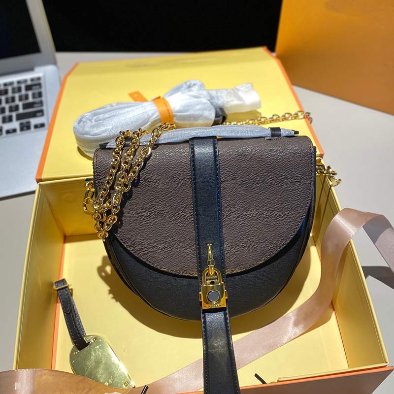 Women Crossbody Bag Horseshoe Bag Portable One Shoulder Messenger Bag Stamp Code Two Shoulder Straps Handbags Wallet High Quality
Women Crossbody Bag Horseshoe Bag Portable One Shoulder Messenger Bag Stamp Code Two Shoulder Straps Handbags Wallet High Quality