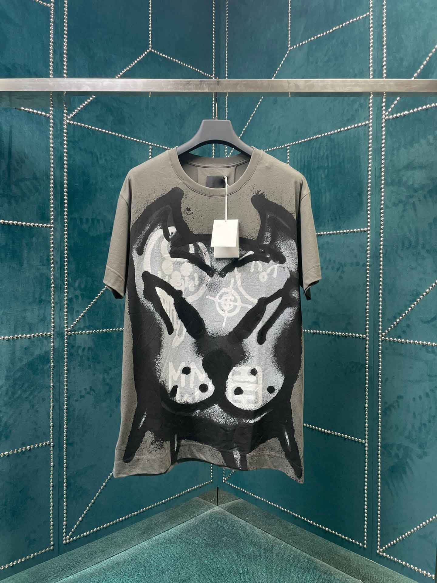 2021ss spring and summer new high grade cotton printing short sleeve round neck panel T-Shirt Size: -l-xl-xxl-xxxl Color: black white bt44bvh, Gray
2021ss spring and summer new high grade cotton printing short sleeve round neck panel T-Shirt Size: -l-xl-xxl-xxxl Color: black white bt44bvh, Gray