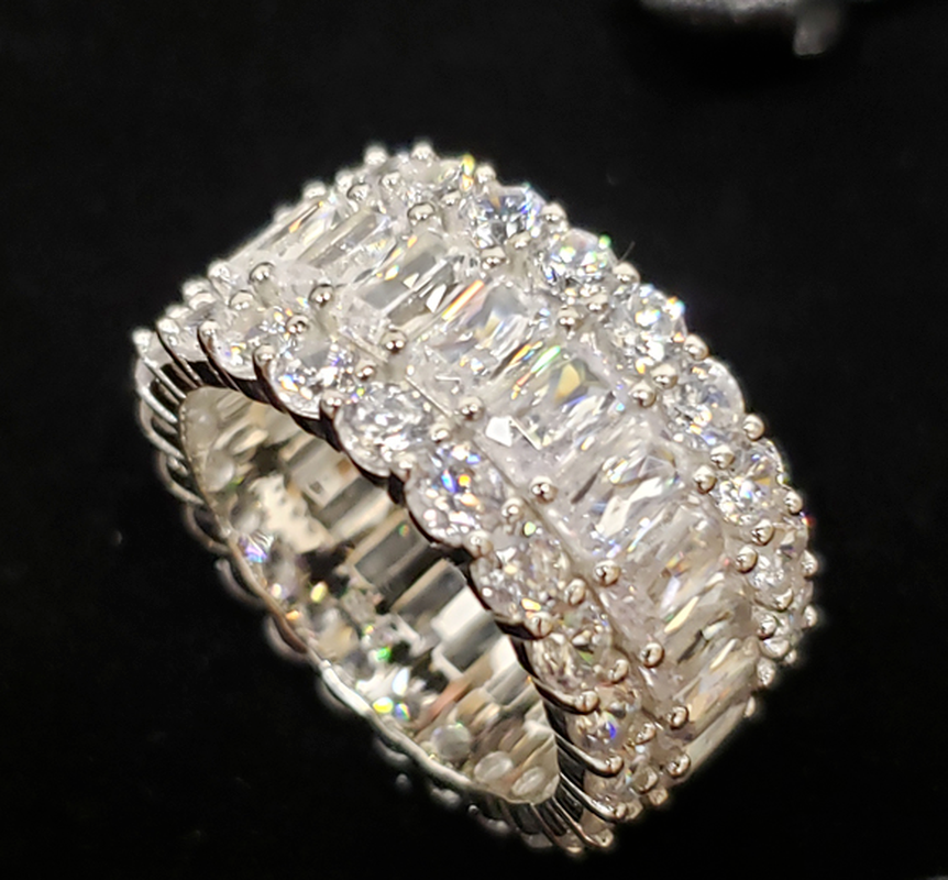 Luxury Eternity Full Lab Diamond Ring 925 sterling silver Bijou Engagement Wedding band Rings for Women men Charm Jewelry Gift
Luxury Eternity Full Lab Diamond Ring 925 sterling silver Bijou Engagement Wedding band Rings for Women men Charm Jewelry Gift