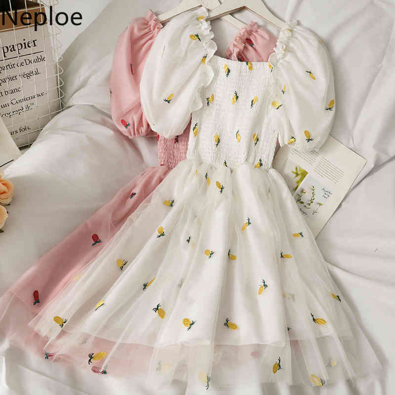 Neploe Women Dress Sweet Gauze Patchwork Strawberry Embroidered Square Collar Vestidos Summer Pleated Slim Puff Sleeve Dresses 210422