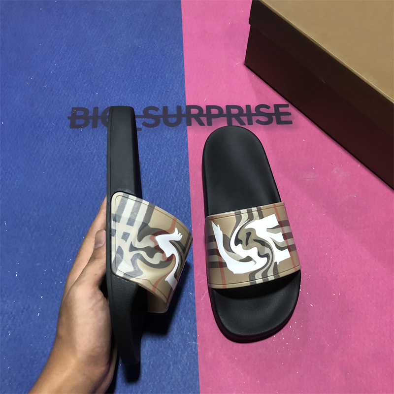 Top Quality Mens Womens Rubber Designer Slides Slipper Sandals Shoes Summer Beach Outdoor Cool Slippers Fashion Wide Lady Household Slide Flat Flip Flops With Box, Color5
Top Quality Mens Womens Rubber Designer Slides Slipper Sandals Shoes Summer Beach Outdoor Cool Slippers Fashion Wide Lady Household Slide Flat Flip Flops With Box, Color5