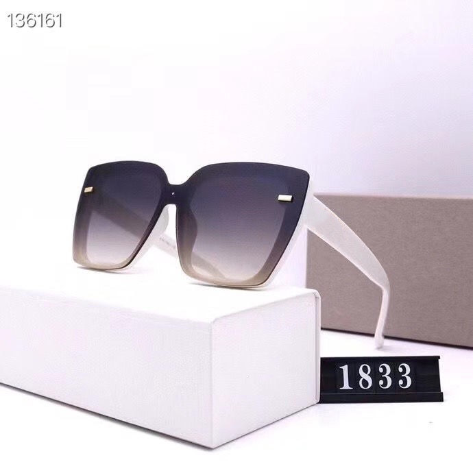 New Designer Fashion Women Sunglasses luxury Eyeglasses Outdoor Shades Frame Classic Lady luxury Sunglasses Mirrors
New Designer Fashion Women Sunglasses luxury Eyeglasses Outdoor Shades Frame Classic Lady luxury Sunglasses Mirrors
