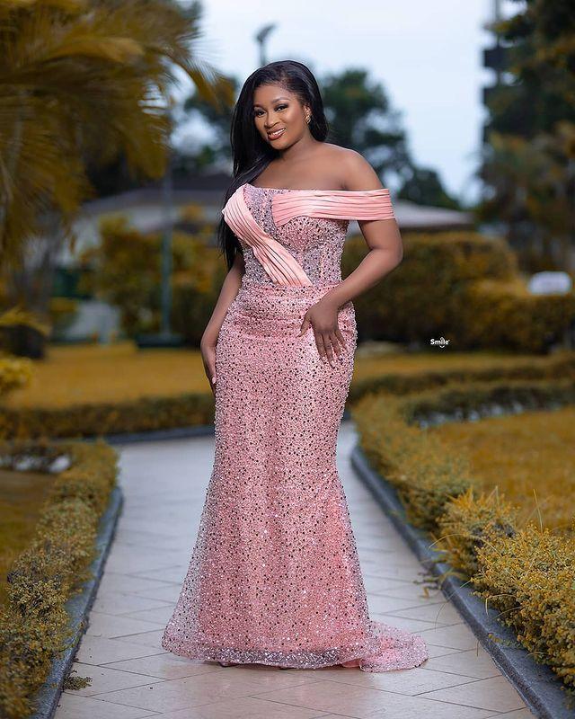 Crystals Plus Size Evening Dresses Sparkly Sequins Beads Off the Shoulder Sleeveless Ruched Pleats Dubai Custom Made Prom Dress Robe de mariée