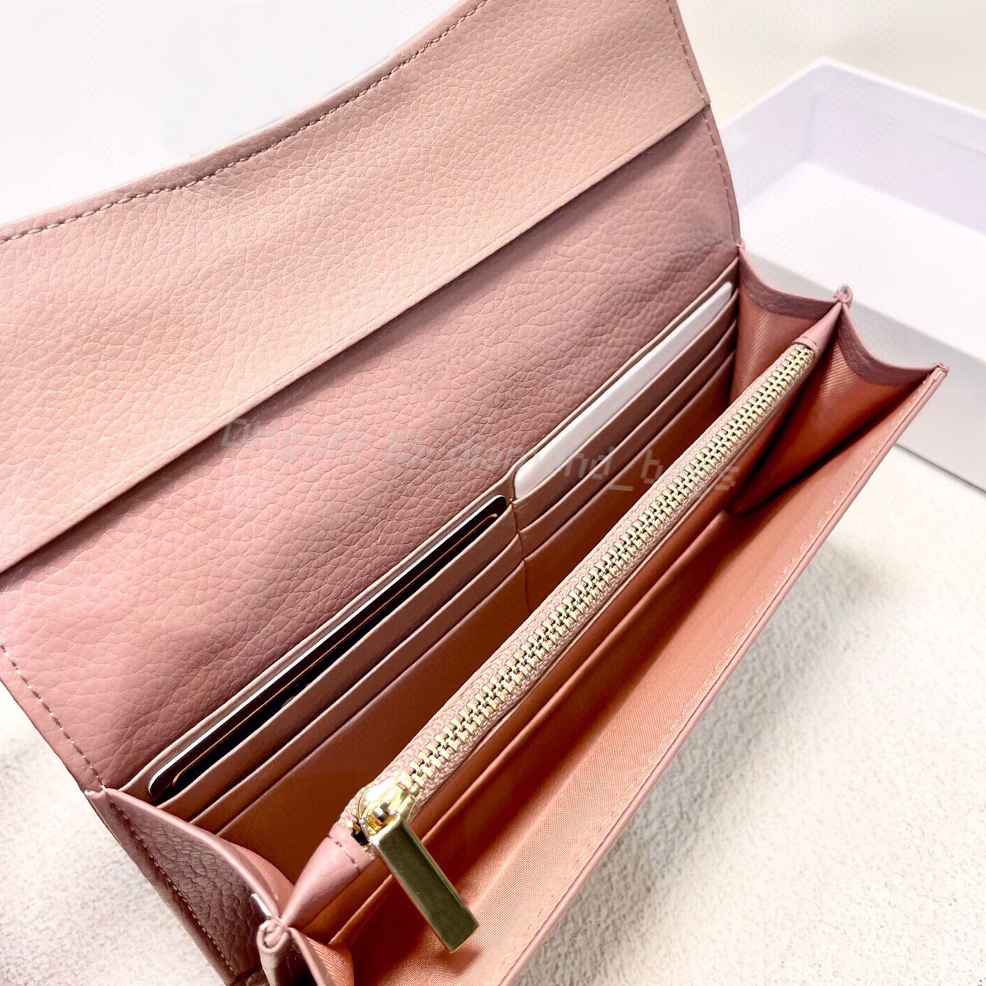 Wallet designers women shopping coin purse casual clutch leather cardholder luxury handbags Interior Compartment plain lady wallets fashion flap purses, Not sold separately
Wallet designers women shopping coin purse casual clutch leather cardholder luxury handbags Interior Compartment plain lady wallets fashion flap purses, Not sold separately