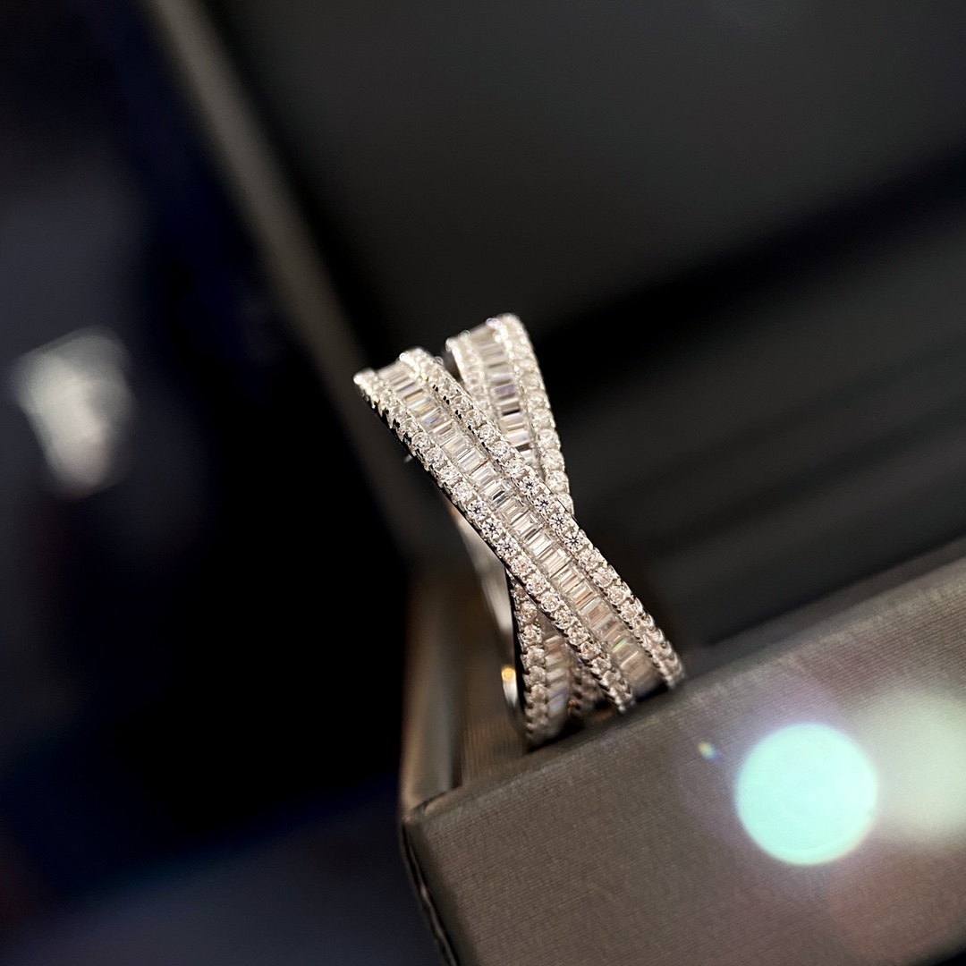 luxury designer jewelry women rings With Side Stones 925 sterling silver 18K Gold Plated engagement ring bague dame brand diamond anello original box gift
luxury designer jewelry women rings With Side Stones 925 sterling silver 18K Gold Plated engagement ring bague dame brand diamond anello original box gift