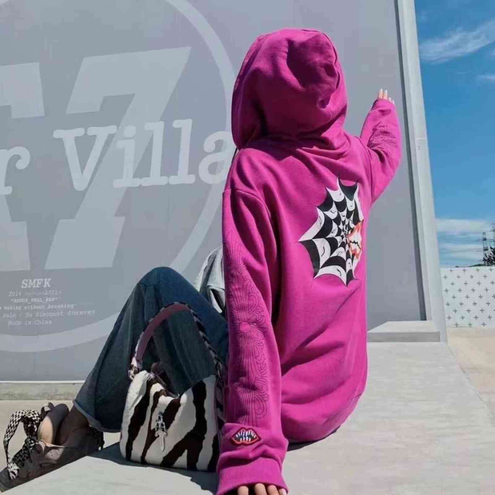 Chromee heart mattyboy graffiti spider web Sanskrit flower arm cross Hoodie loose purple sweater men, Black
Chromee heart mattyboy graffiti spider web Sanskrit flower arm cross Hoodie loose purple sweater men, Black