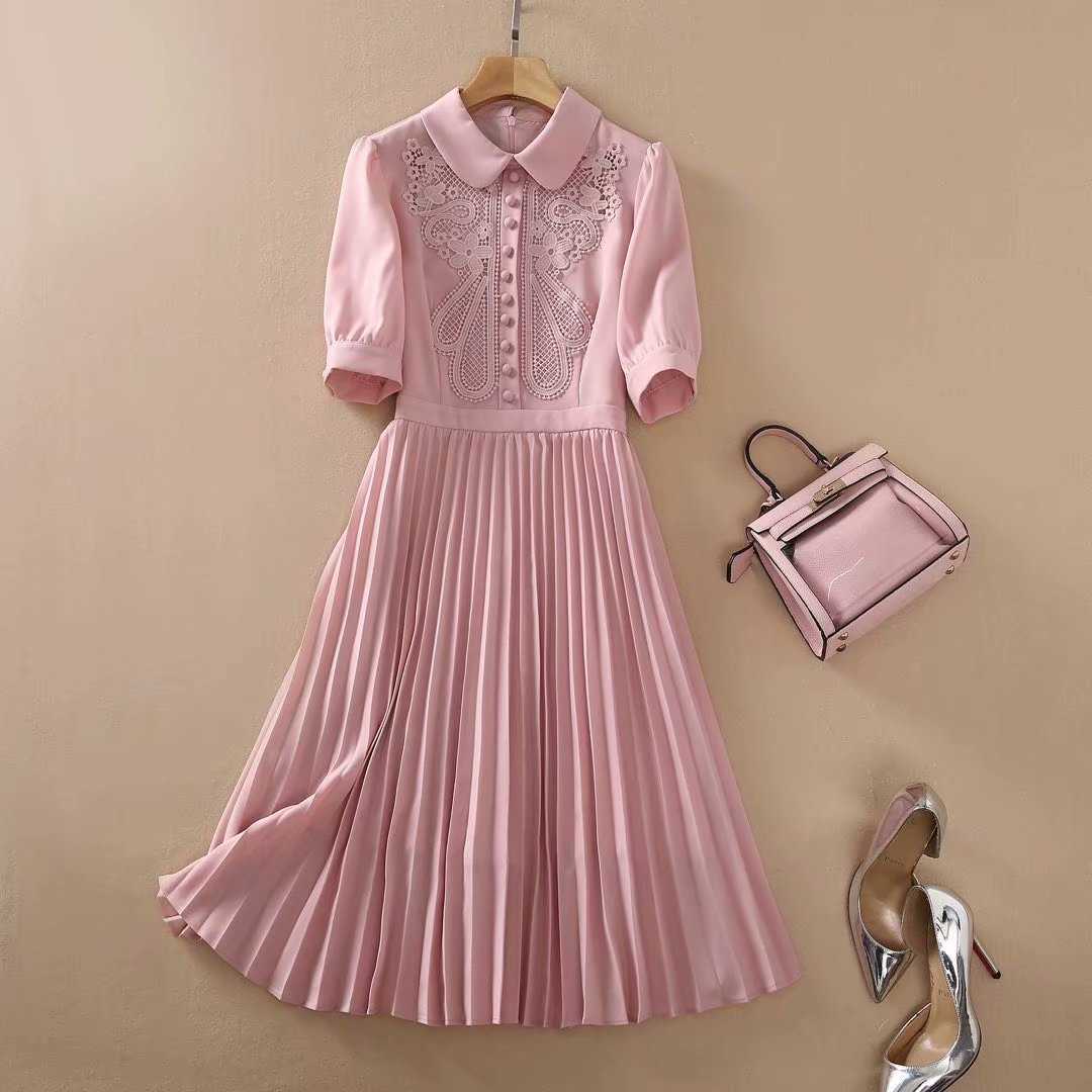 HIGH QUALITY est Summer Fashion Women Sweet Perter Pan Collar Puff Sleeve Embroidered Patchwork Pleated Solid Pink Dress 210526
HIGH QUALITY est Summer Fashion Women Sweet Perter Pan Collar Puff Sleeve Embroidered Patchwork Pleated Solid Pink Dress 210526