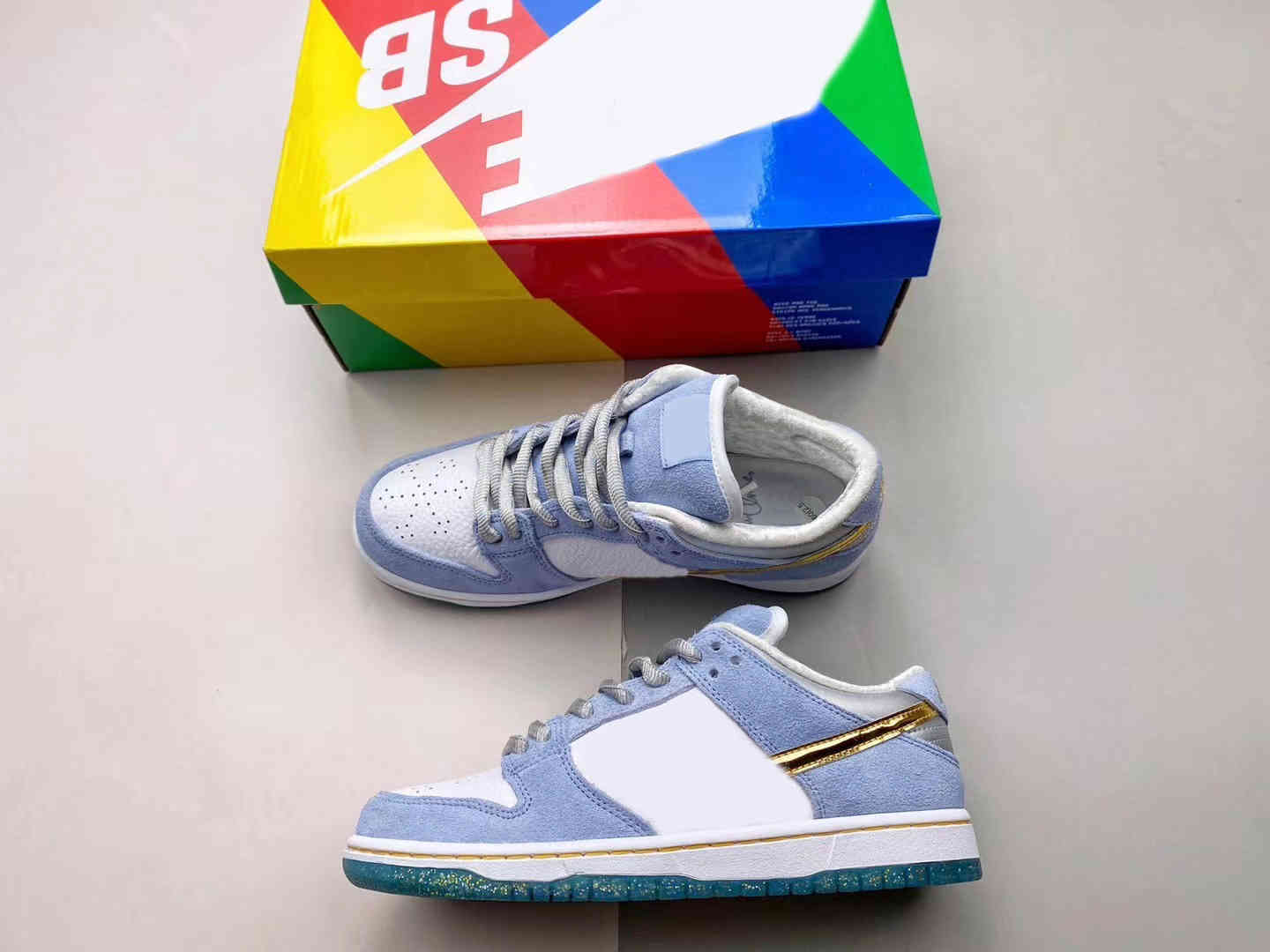 Shoes Sean Cliver x SB Dunk Pro QS Low Winter Valentine's Day Skateboard Men White Psychic Blue Metallic Gold Zapatos DC9936-100 36-47
Shoes Sean Cliver x SB Dunk Pro QS Low Winter Valentine's Day Skateboard Men White Psychic Blue Metallic Gold Zapatos DC9936-100 36-47