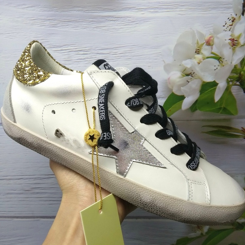 Women and Man Designer Shoes Luxury Sneakers Classical Golden Star Shoes Summer Retro Style Gooses Sneakers Casual Athletic Fitness Shoe
Women and Man Designer Shoes Luxury Sneakers Classical Golden Star Shoes Summer Retro Style Gooses Sneakers Casual Athletic Fitness Shoe
