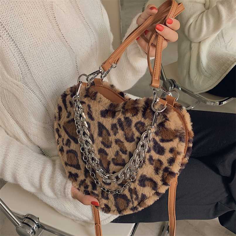 Love Heart Shape Leopard Soft Faux Fur Crossbody Bags for Women Winter Trend Lady Branded Trending Chain Shoulder Handbags 211023, Black white leopard
Love Heart Shape Leopard Soft Faux Fur Crossbody Bags for Women Winter Trend Lady Branded Trending Chain Shoulder Handbags 211023, Black white leopard