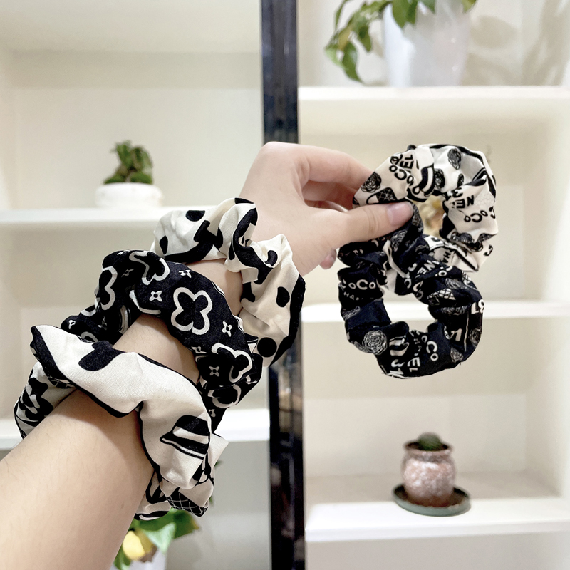 14color Korean Designer Letters Printed Bowknot Hair Rubber Bands Scrunchies Hairbands Large Intestine Ties Ropes Elastic Ponytail Holder Accessories
14color Korean Designer Letters Printed Bowknot Hair Rubber Bands Scrunchies Hairbands Large Intestine Ties Ropes Elastic Ponytail Holder Accessories