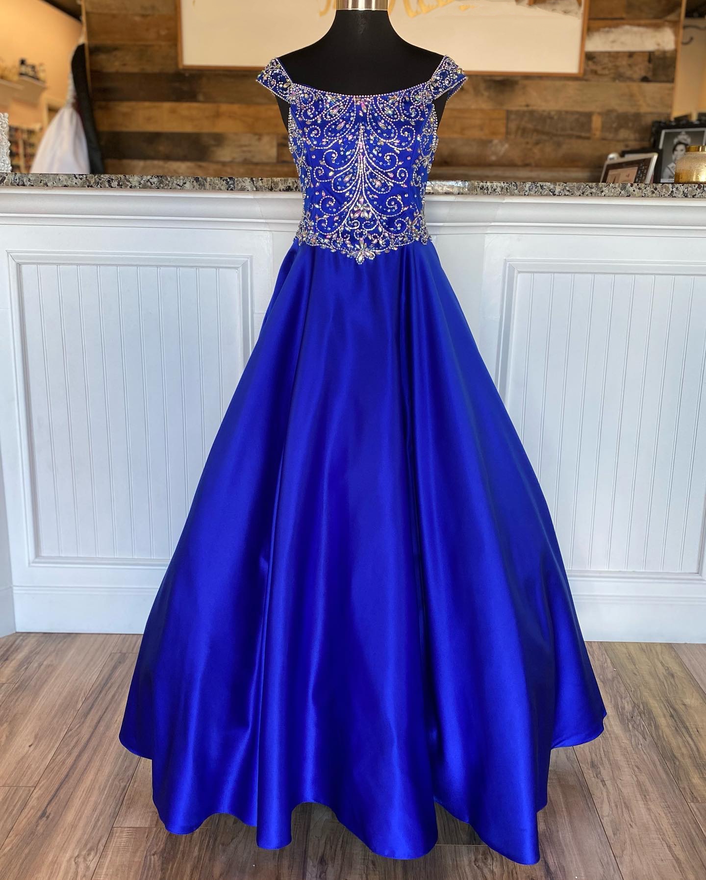Royal Blue Girl Pageant Dresses 2022 Crystals Baby Girls Dress A-Line Off-Shoulder Little Kids Birthday First Communion Formal Event Wear Gowns Infant