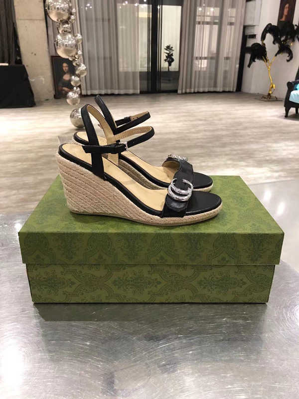 Designer High heeled sandals Leather Waterproof platform rough heel leather fashion woman shoes Metal buckle parties luxury GGLVFF
CCYSL
CD
H
Designer High heeled sandals Leather Waterproof platform rough heel leather fashion woman shoes Metal buckle parties luxury GGLVFF
CCYSL
CD
H