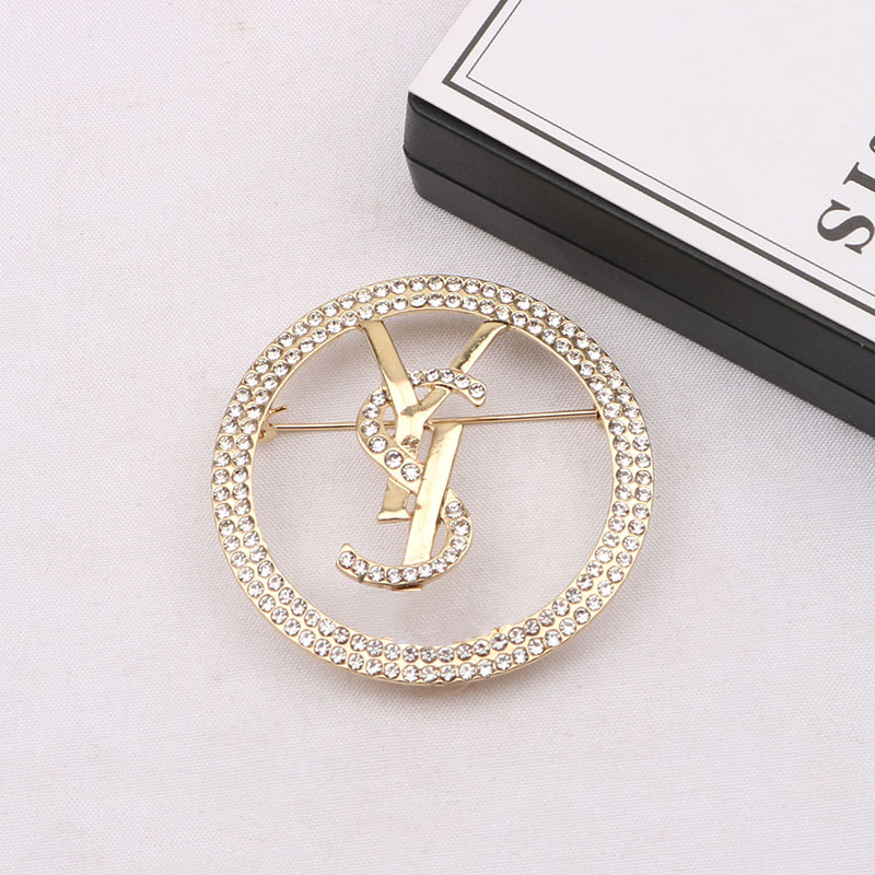 Luxury Women Designer Brand Letter Brooches 18K Gold Plated Inlay Crystal Rhinestone Jewelry Brooch Letters Pearl Pin 9Style Marry Wedding Party Gifts Accessories
Luxury Women Designer Brand Letter Brooches 18K Gold Plated Inlay Crystal Rhinestone Jewelry Brooch Letters Pearl Pin 9Style Marry Wedding Party Gifts Accessories