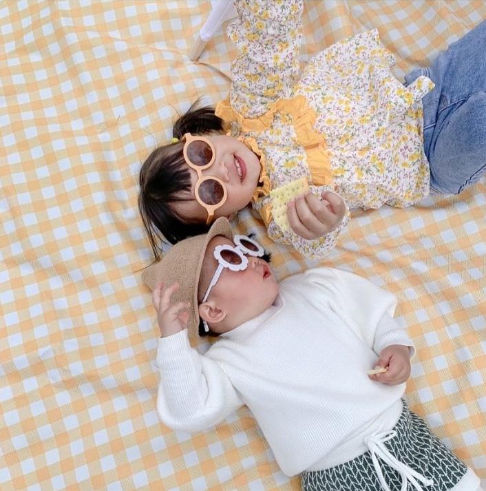 Children's cute kids frosted sunglasses baby decoration trend glasses beach sunglass unisex Retro street shot Z260305