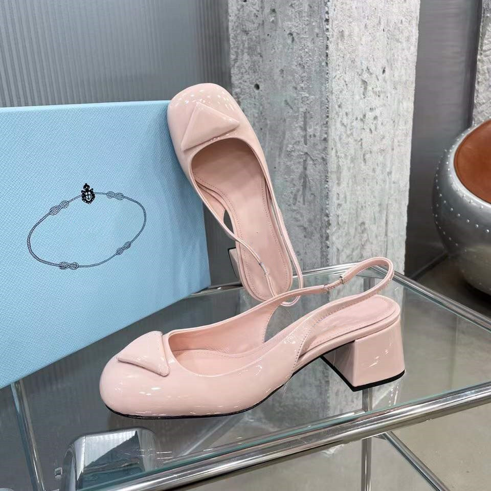 2022 latest designer shoes women's sandals shoes stiletto middle heel exquisite craft pointed design luxury leather material great quality version size 35-40, White
2022 latest designer shoes women's sandals shoes stiletto middle heel exquisite craft pointed design luxury leather material great quality version size 35-40, White