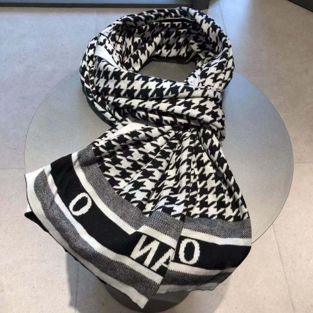 Fashion Brand Classic Scarves Black and White Lattice Scarf Women's Shawl With Gift Box Black Camel 2 Colors X0907B
Fashion Brand Classic Scarves Black and White Lattice Scarf Women's Shawl With Gift Box Black Camel 2 Colors X0907B