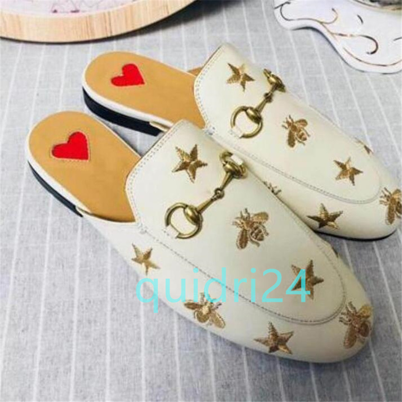 2021 Leather Sandals Women Shoes slippers flip flop soft cowhide Lazy luxury Designer Metal buckle beach Mules Princetown Classic padded outdoor, Xh24
2021 Leather Sandals Women Shoes slippers flip flop soft cowhide Lazy luxury Designer Metal buckle beach Mules Princetown Classic padded outdoor, Xh24
