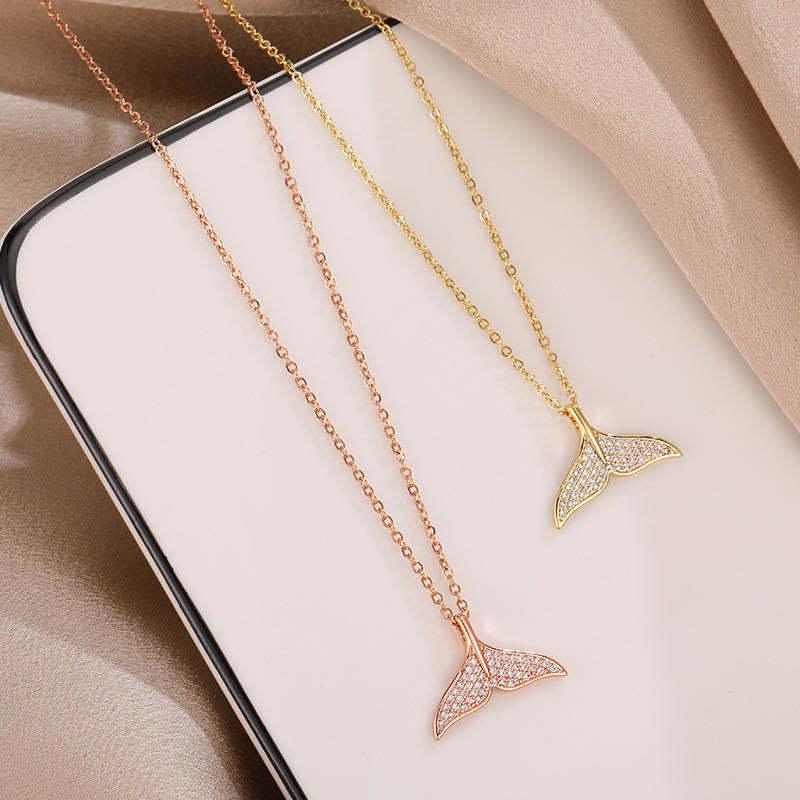 Pendant Necklaces Sweet Luxury Rhinestone Inlaid Mermaid Tail Clavicle Necklace Fashion Elegant No Fade Stainless Steel Jewelry
Pendant Necklaces Sweet Luxury Rhinestone Inlaid Mermaid Tail Clavicle Necklace Fashion Elegant No Fade Stainless Steel Jewelry