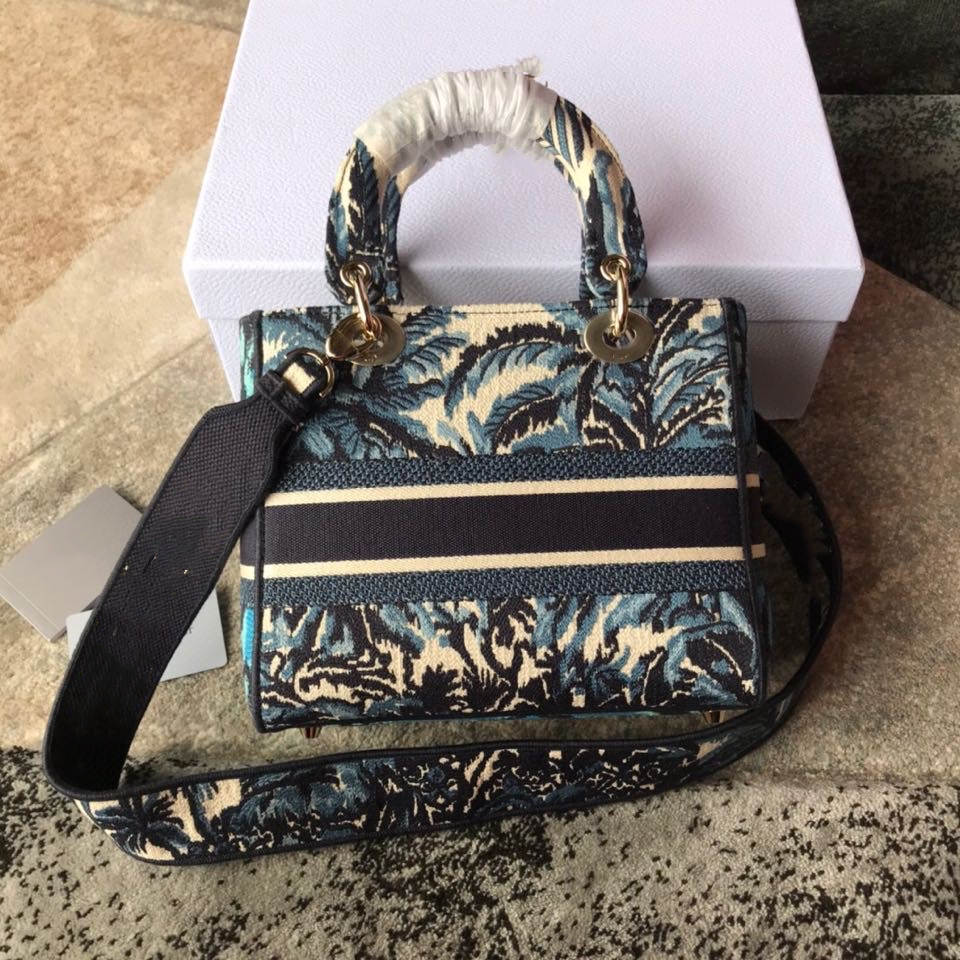 Classic Women's Bag 7A High-end Customized Quality Embroidered Bag Fashion, Large Capacity, Lightweight, Single Shoulder, Cross-slung
Classic Women's Bag 7A High-end Customized Quality Embroidered Bag Fashion, Large Capacity, Lightweight, Single Shoulder, Cross-slung