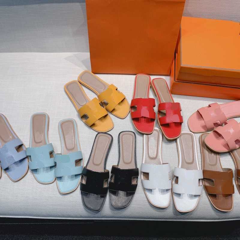 Alphabet vamp slippers Oran sandals Low leakage with the toe Hollow upper beach slippers Crocodile pattern Palm print Serpentine, Red
Alphabet vamp slippers Oran sandals Low leakage with the toe Hollow upper beach slippers Crocodile pattern Palm print Serpentine, Red