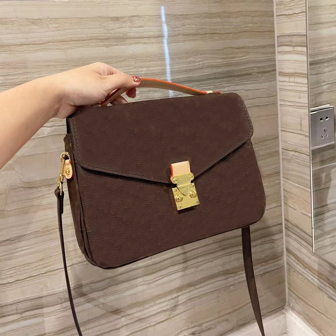 Fashion casual lady one-shoulder portable diagonal bag leather wallet flower outdoor light two colors, Monochrome
Fashion casual lady one-shoulder portable diagonal bag leather wallet flower outdoor light two colors, Monochrome