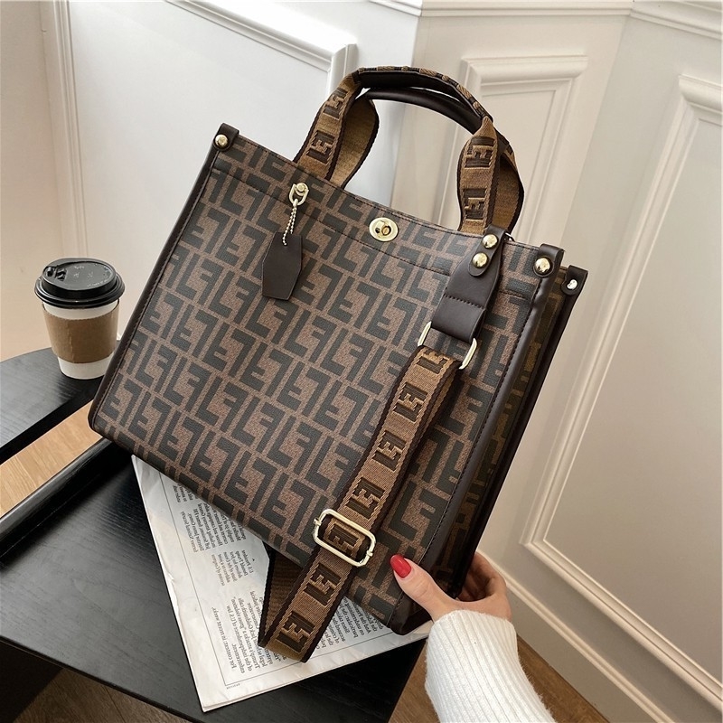new high-capacity bag women's fashion hand-held letter Tote Bag single shoulder diagonal armpit Handbags Premium, Black
new high-capacity bag women's fashion hand-held letter Tote Bag single shoulder diagonal armpit Handbags Premium, Black