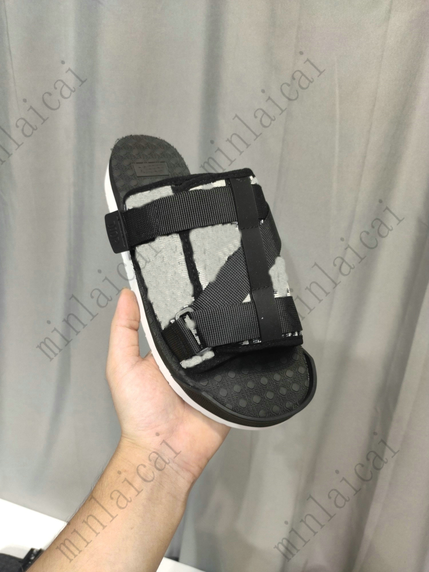Men BLACK ALPHA SANDAL IN OBLIQUE JACQUARD Summer Man Slippers Nylon Bands Comfortable Rubber Sole Scuffs size 38-45, No shoes
Men BLACK ALPHA SANDAL IN OBLIQUE JACQUARD Summer Man Slippers Nylon Bands Comfortable Rubber Sole Scuffs size 38-45, No shoes