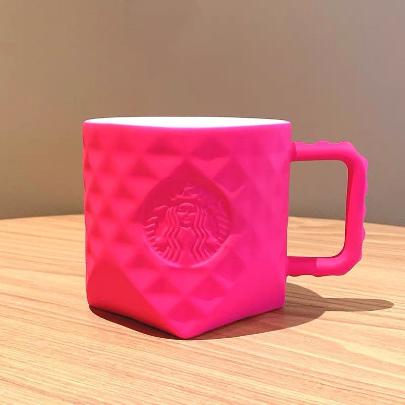 Summer Starbucks Fluorescent pink Diamond Cut Ceramic Tumbler 355ML Mermaid Logo Coffee Drink Cup with Handle
Summer Starbucks Fluorescent pink Diamond Cut Ceramic Tumbler 355ML Mermaid Logo Coffee Drink Cup with Handle