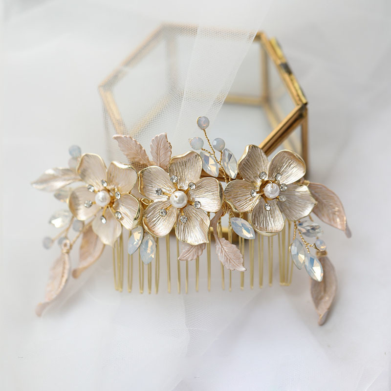 SLBRIDAL Handmade Opal Crystal Pearl Alloy Flower Bridal Comb Clip Pin Set Wedding Hair Accessories Women Jewelry
SLBRIDAL Handmade Opal Crystal Pearl Alloy Flower Bridal Comb Clip Pin Set Wedding Hair Accessories Women Jewelry