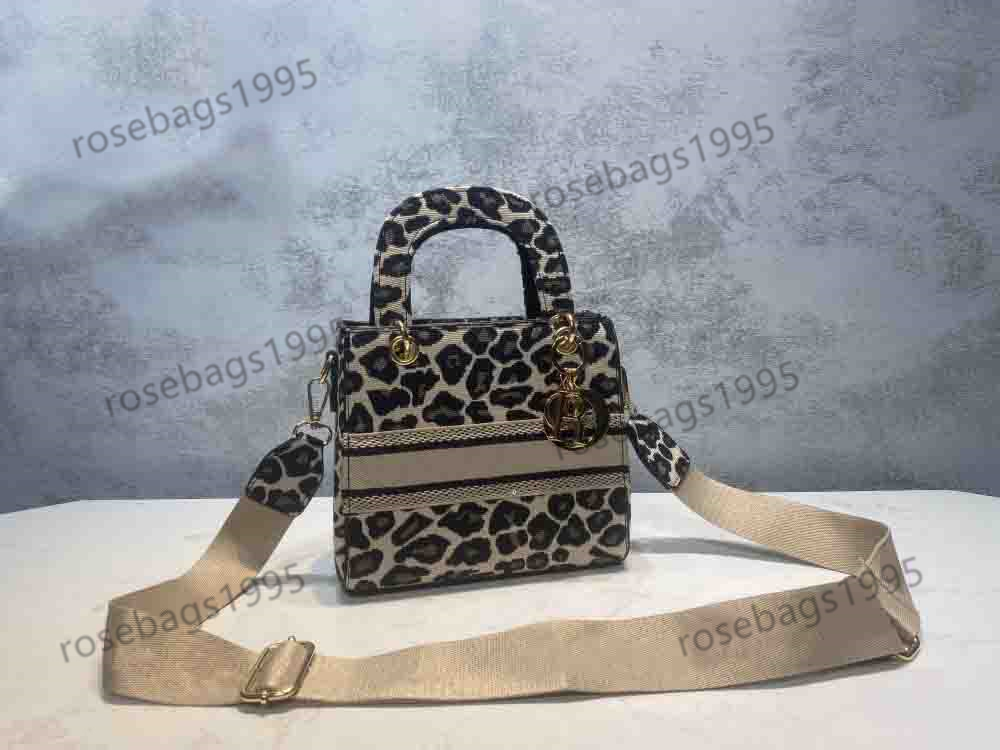 2021 Whoesale Women Luxurys Designers Bags Classical Female Shoulder Bag canvas Women Handbag Crossbody Bags Lady Bags
2021 Whoesale Women Luxurys Designers Bags Classical Female Shoulder Bag canvas Women Handbag Crossbody Bags Lady Bags