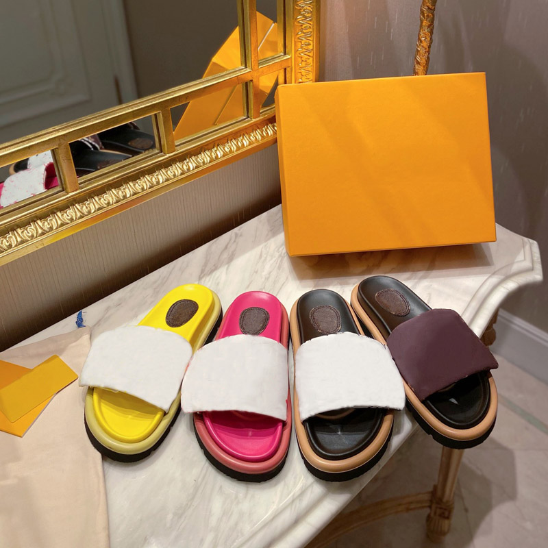 Beach slippers 2021 classic flat summer ladies cartoon simple atmosphere leather hotel bathroom fashion women's shoes large size bottom height 4.5cm35-42
Beach slippers 2021 classic flat summer ladies cartoon simple atmosphere leather hotel bathroom fashion women's shoes large size bottom height 4.5cm35-42