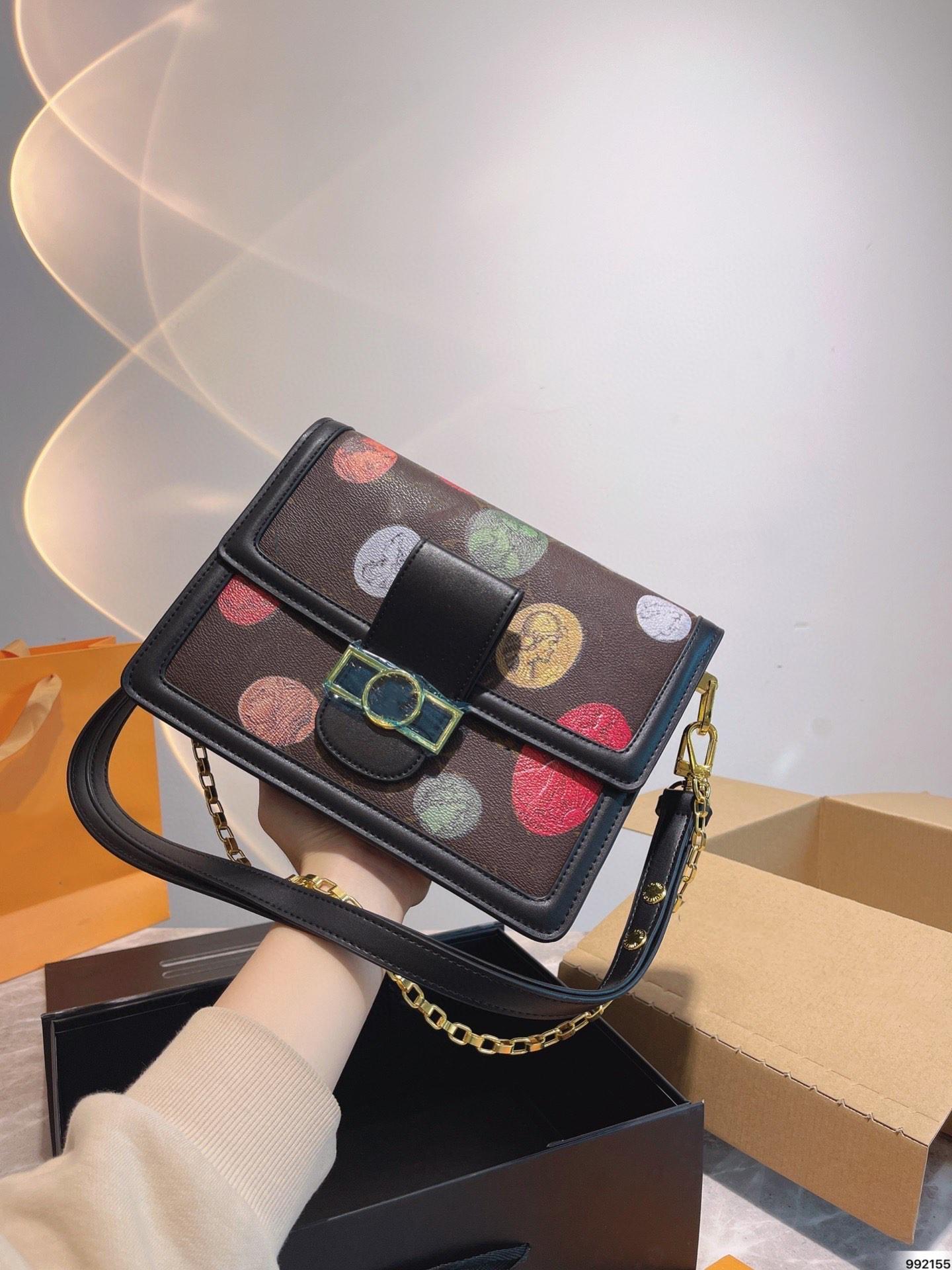 Luxury designer original bag 100% genuine leather fashion handbags stamp printing gold all-match lock messenger bags DAUPHINE jewelry box
Luxury designer original bag 100% genuine leather fashion handbags stamp printing gold all-match lock messenger bags DAUPHINE jewelry box