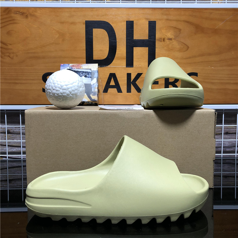 Top Quality Foam Runners Men Women Designer Slippers Sandals Slides Massage Slide Moon Grey Mineral Blue Summer Beach Flat Luxury Designers, Black
Top Quality Foam Runners Men Women Designer Slippers Sandals Slides Massage Slide Moon Grey Mineral Blue Summer Beach Flat Luxury Designers, Black