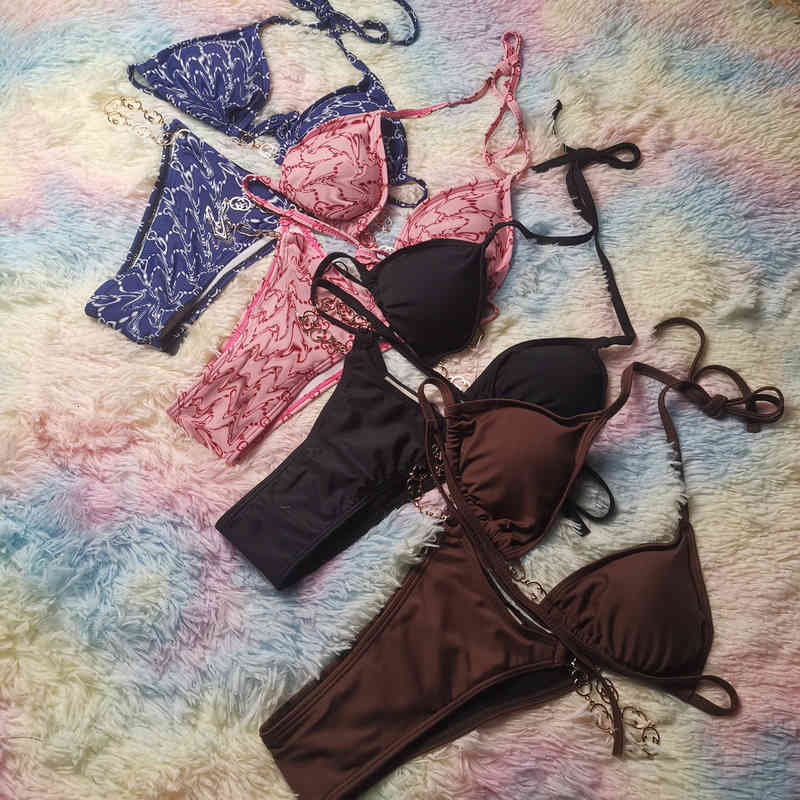 Trendy brand sexy bikini women' g family letter printed metal chain neck strap split swimsuit
Trendy brand sexy bikini women' g family letter printed metal chain neck strap split swimsuit