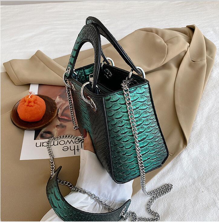 

Factory wholesale women shoulder bag summer fashion crocodile pattern handbag elegant gradient embossed leather handbags street personality tassel chain bags