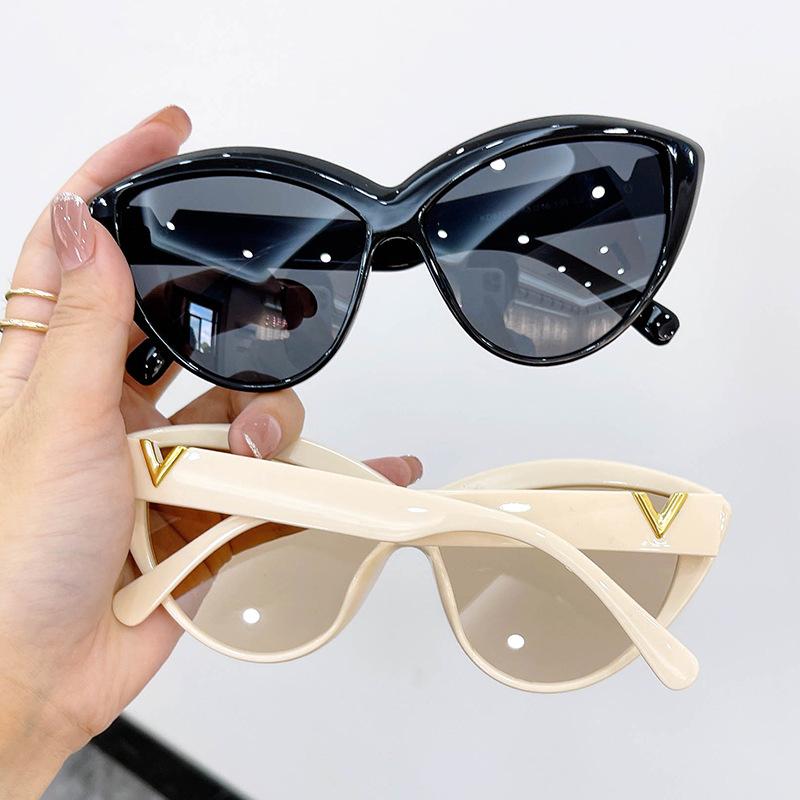 Outdoor Eyewear Samjune Vintage Fashion Cat Eye Sunglasses For Women 2021 Retro Luxury V Logo Sun Glasses Men Jelly Summer
Outdoor Eyewear Samjune Vintage Fashion Cat Eye Sunglasses For Women 2021 Retro Luxury V Logo Sun Glasses Men Jelly Summer