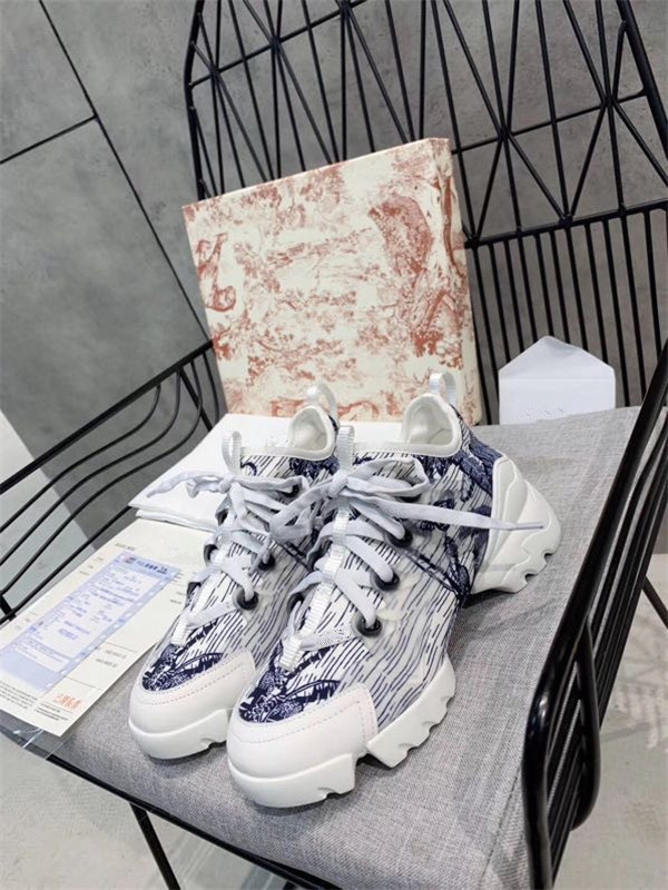 Valentin High quality women Casual shoes Outdoor sports Loafers Classic Tassel Wedding Party Leather Shoes Plus Size 35-45 Men Flats designer, 01
Valentin High quality women Casual shoes Outdoor sports Loafers Classic Tassel Wedding Party Leather Shoes Plus Size 35-45 Men Flats designer, 01