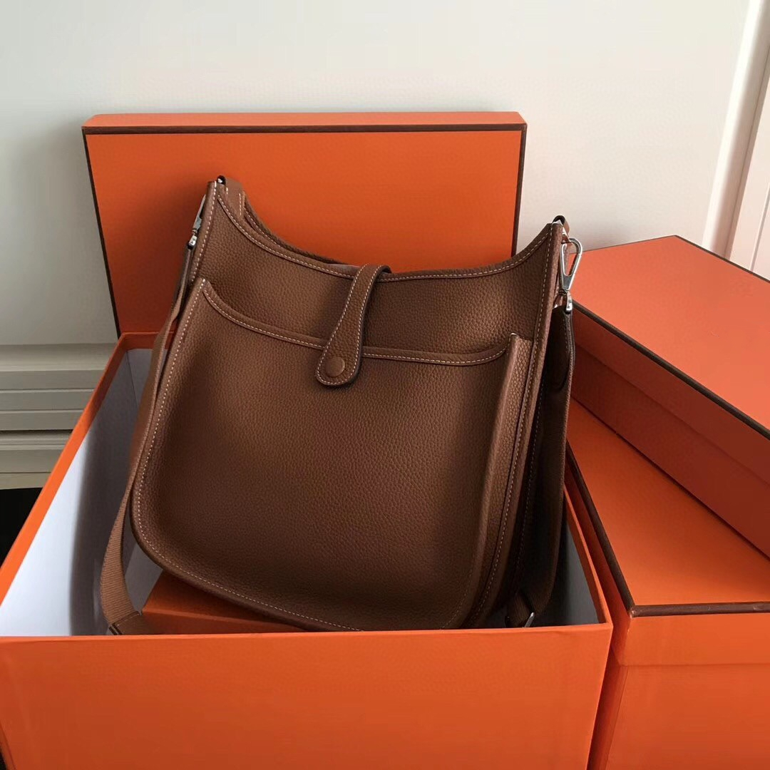 Fashionable shoulder bags, luxury solid color leather messenger bag, ladies classic 65% off sale
Fashionable shoulder bags, luxury solid color leather messenger bag, ladies classic 65% off sale
